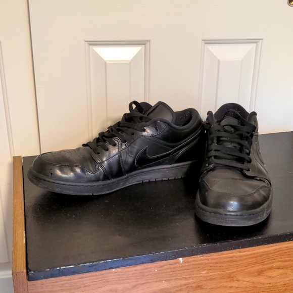 Nike Air Jordan 1 Low - Picture 3 of 6